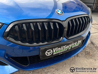Антихром решетки радиатора и полимерная окраска насадок глушителя BMW 8