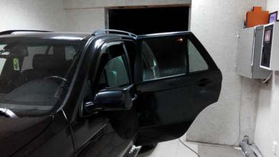 Съёмная 35% тонировка задних дверей BMW X5